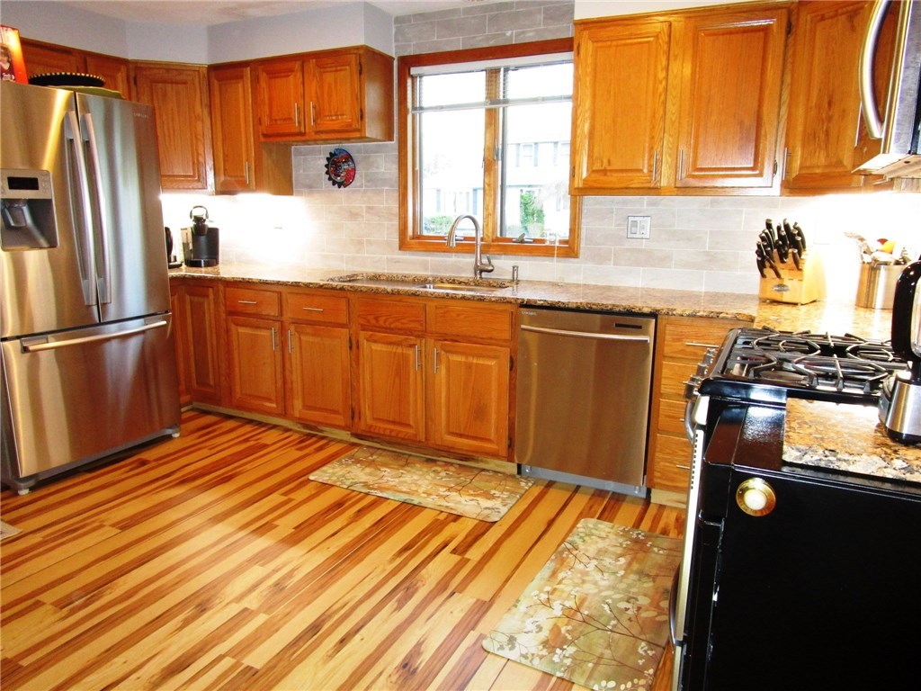61 Fox Run Cranston, RI 02921 - Photo 4 of 35 Gallery Image 4