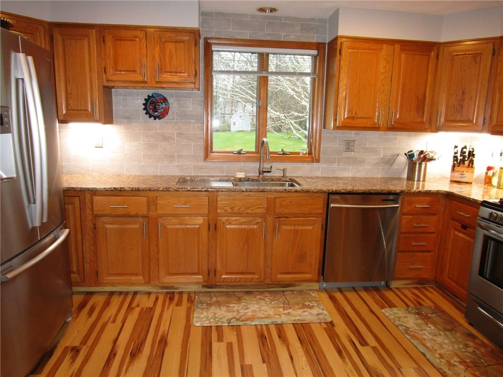 61 Fox Run Cranston, RI 02921 - Photo 5 of 35 Gallery Image 5