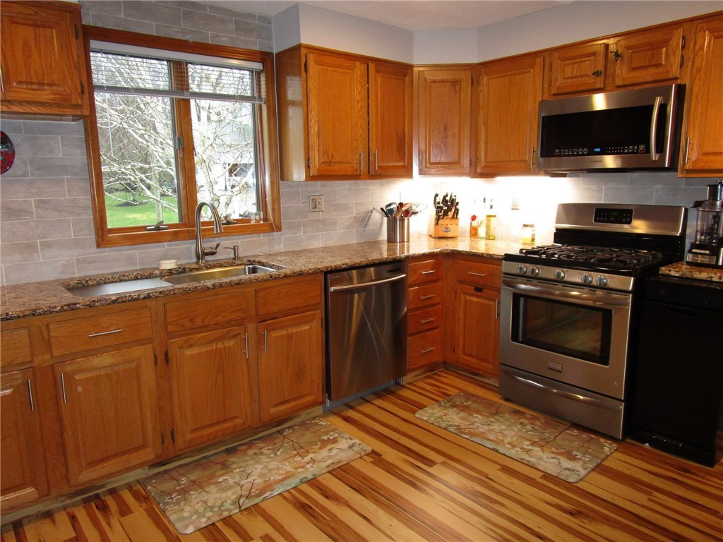 61 Fox Run Cranston, RI 02921 - Photo 6 of 35 Gallery Image 6