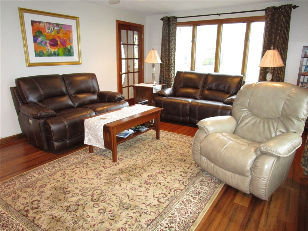 61 Fox Run Cranston, RI 02921 - Photo 8 of 35 Gallery Image 8