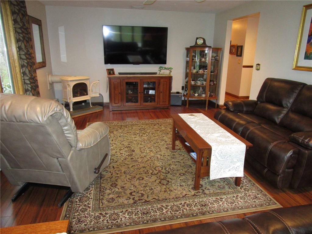 61 Fox Run Cranston, RI 02921 - Photo 9 of 35 Gallery Image 9