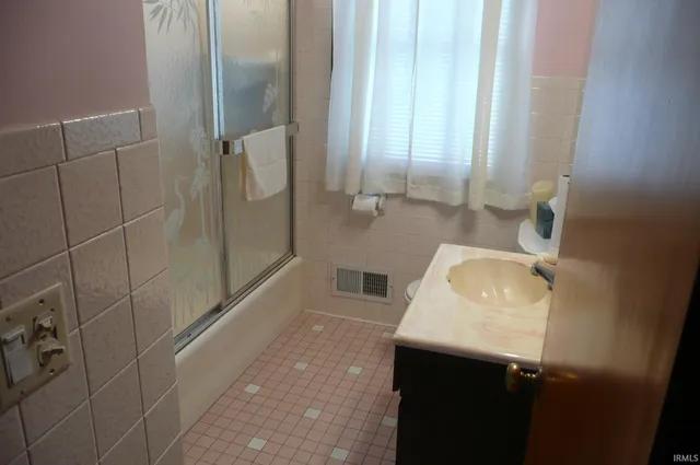 $215,000 | 2204 Milburn Boulevard, Mishawaka, IN 46544