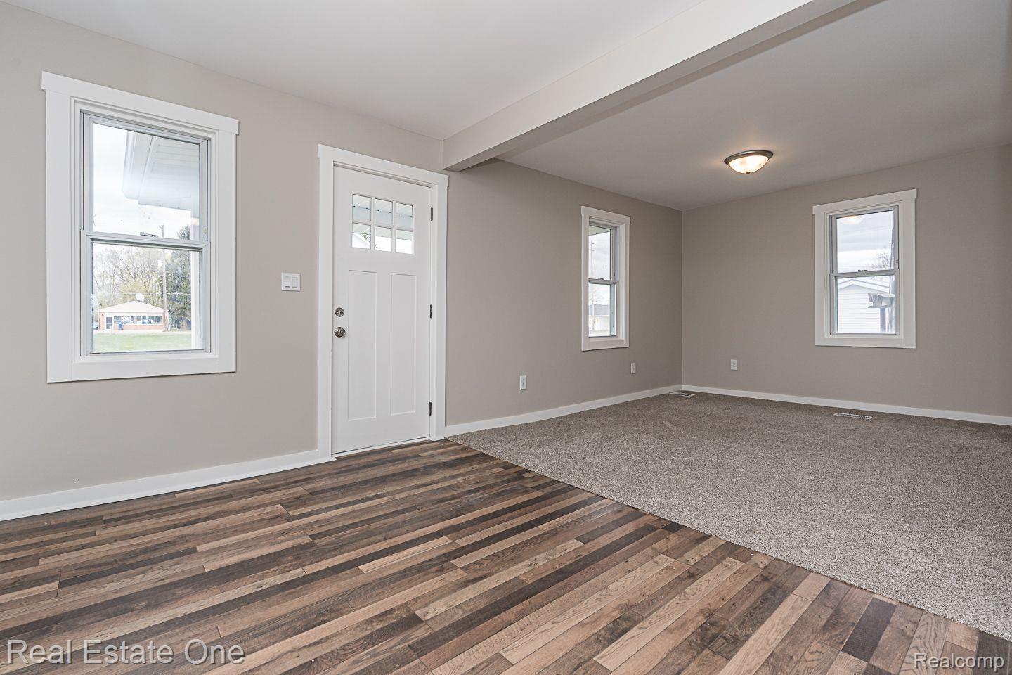 8522 Perry Road Atlas, MI 48411 - Photo 6 of 27 Cute Dining area off Living room