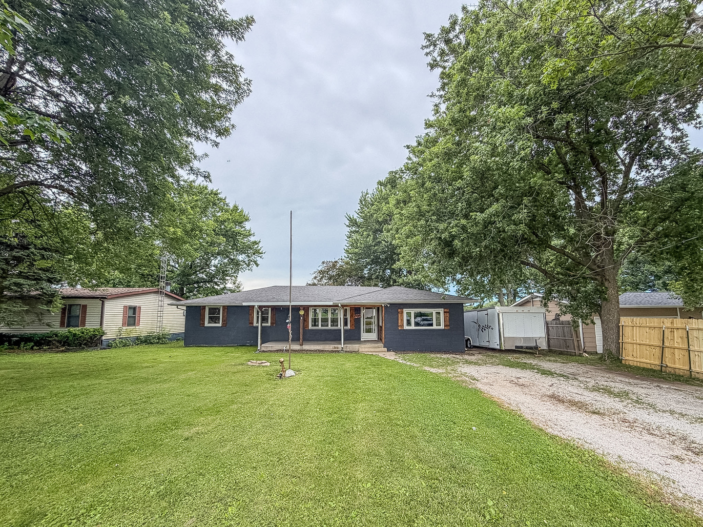 5155 Lake Road Mattoon, IL 61938 - Photo 2 of 39