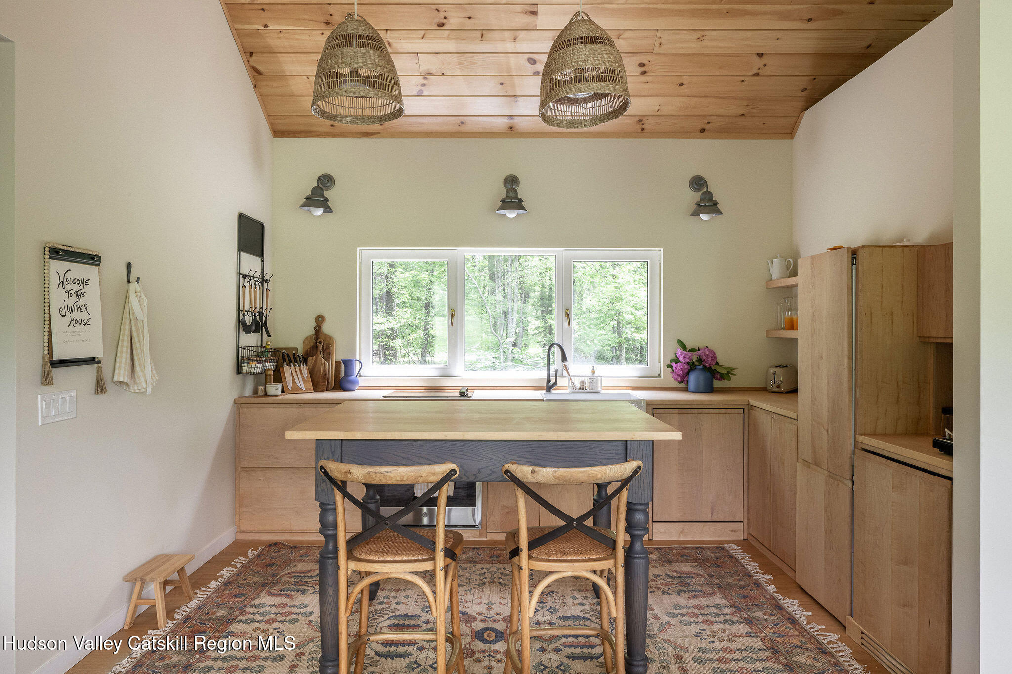 129 Krum Road Kerhonkson, NY 12446 - Photo 10 of 42 a kitchen with a table and chairs