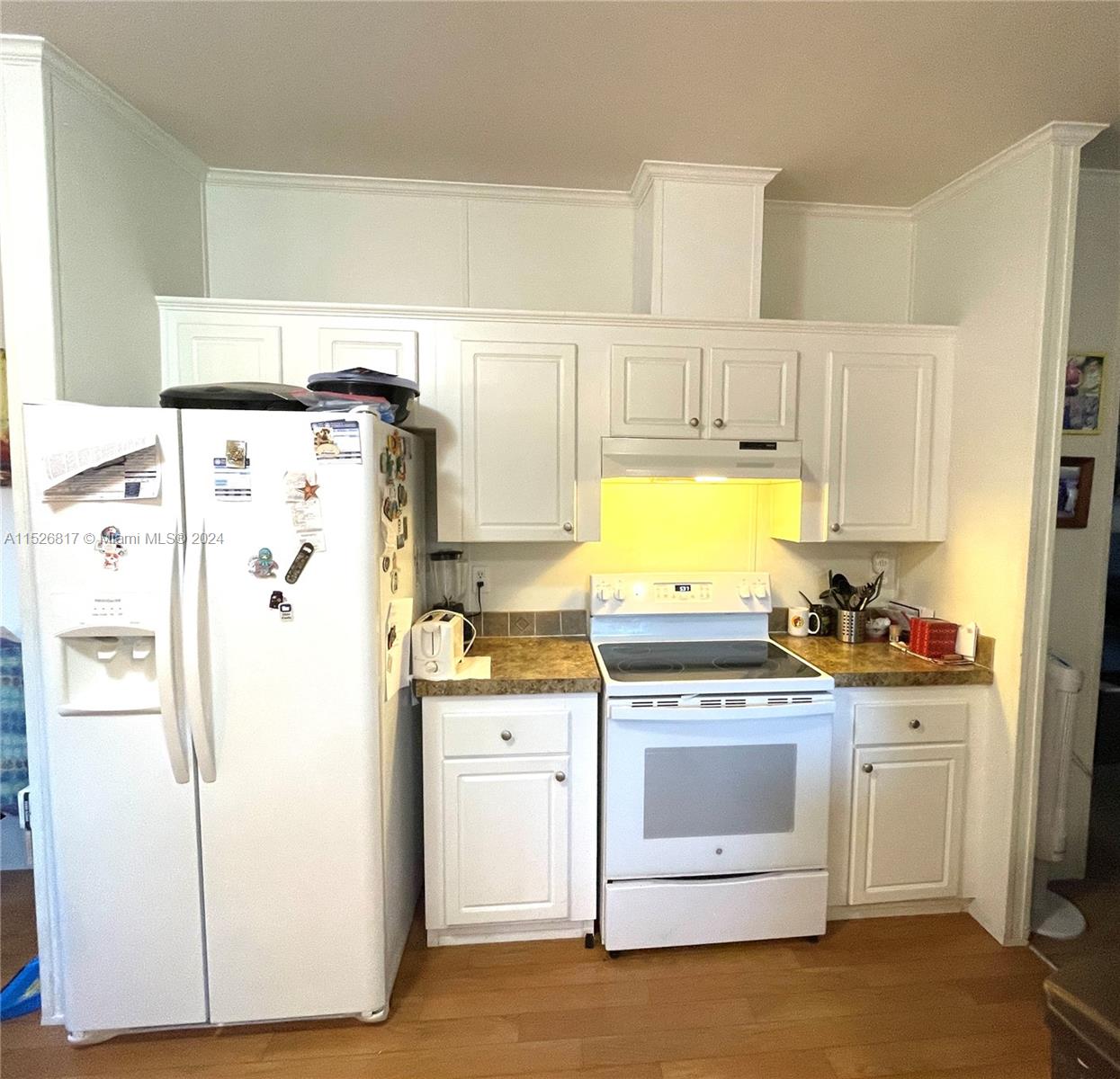 23016 Watergate Circle Boca Raton, FL 33428 - Photo 24 of 25 a kitchen with a stove a refrigerator and a stove