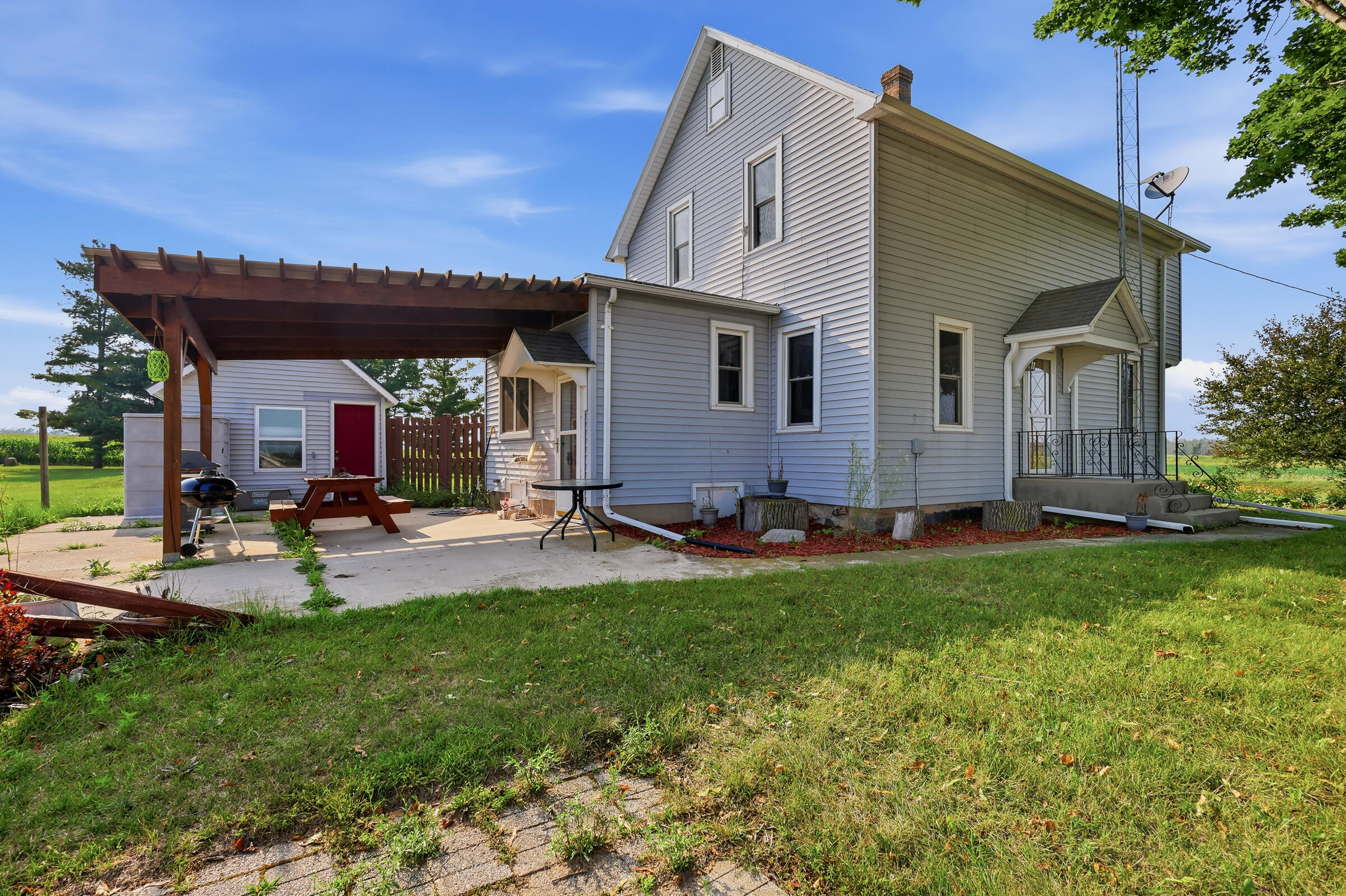 9817 Old 151 Road Manitowoc Rapids, WI 54220 - Photo 19 of 27 side view