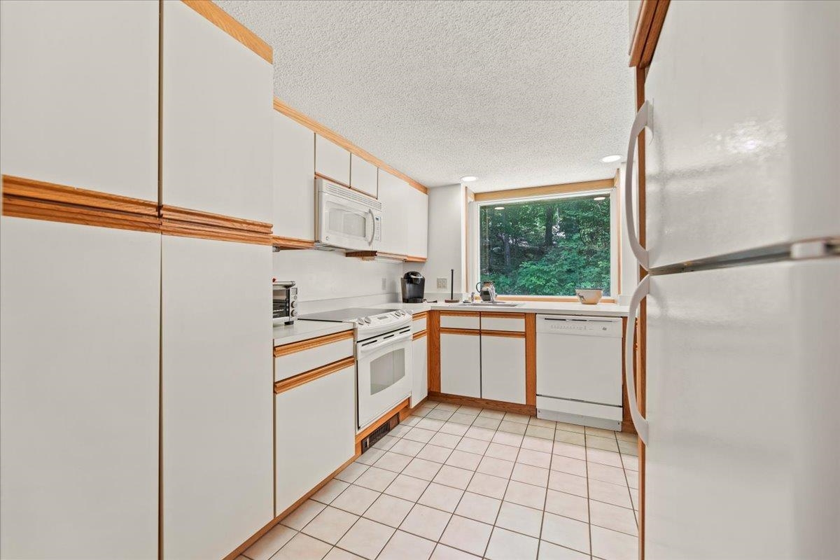 20 Maple Beech Road, Unit 20 Winhall, VT 05340 - Photo 4 of 30
