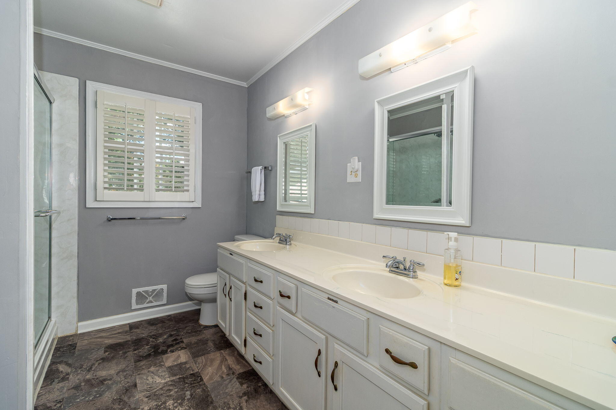 3129 Ramsgate Road Augusta, GA 30909 - Photo 41 of 55 Shared hall bath