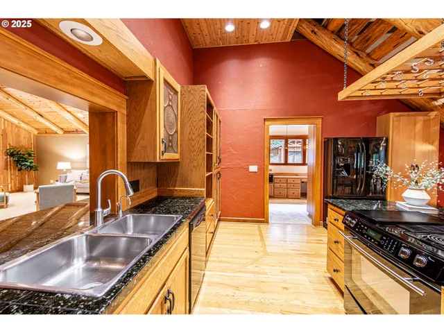 $1,450,000 | 40365 Tonga Lane, Springfield, OR 97478