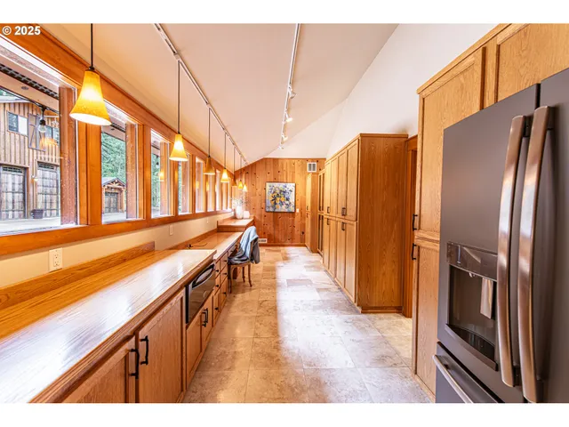 $1,450,000 | 40365 Tonga Lane, Springfield, OR 97478