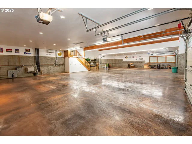 $1,450,000 | 40365 Tonga Lane, Springfield, OR 97478