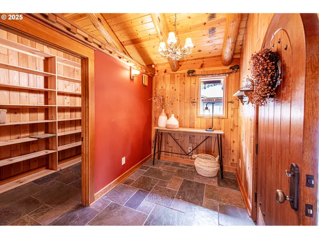 $1,450,000 | 40365 Tonga Lane, Springfield, OR 97478