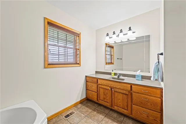 $650,000 | 5924 Dd Highway, Denver, MO 64441