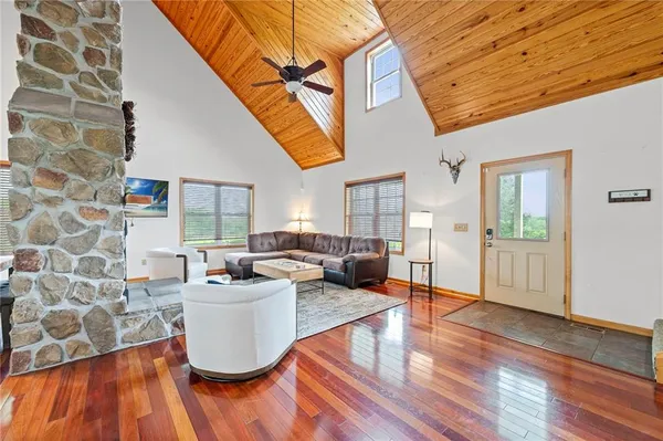 $650,000 | 5924 Dd Highway, Denver, MO 64441