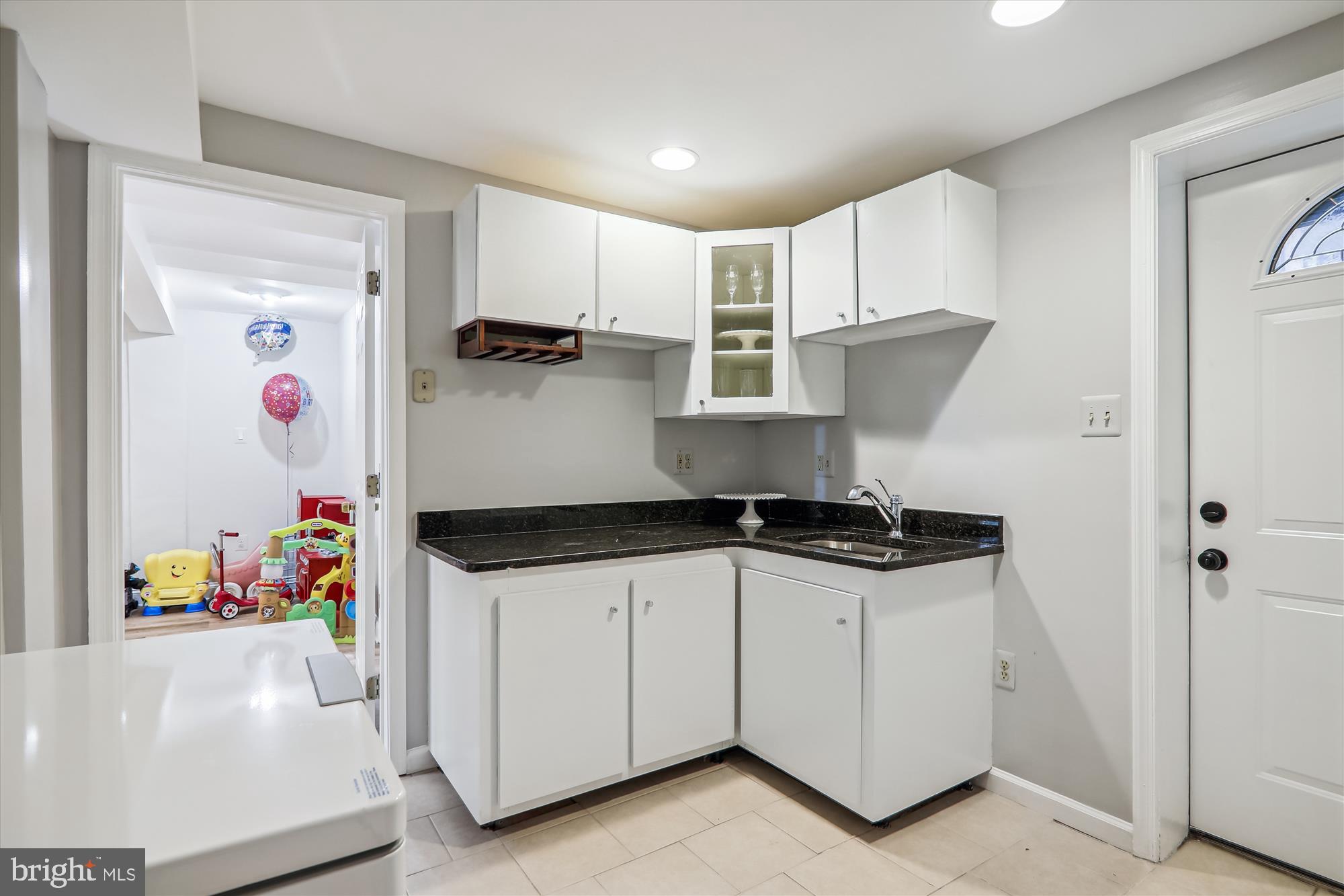 602 Stirling Road Silver Spring, MD 20901 - Photo 44 of 63 Kitchenette