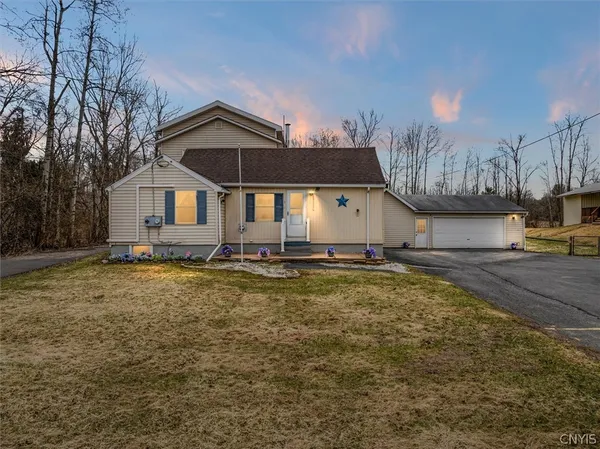 $399,900 | 6126 Lowell Road, Westmoreland, NY 13440