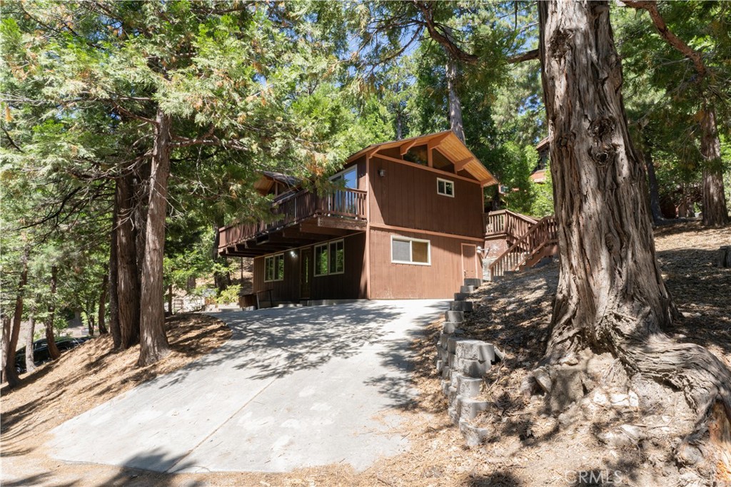 392 Pioneer Road Lake Arrowhead, CA 92352 - Photo 3 of 41
