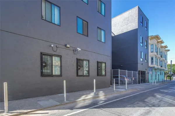 $1,849 | 1825 Mission Street, San Francisco, CA 94103