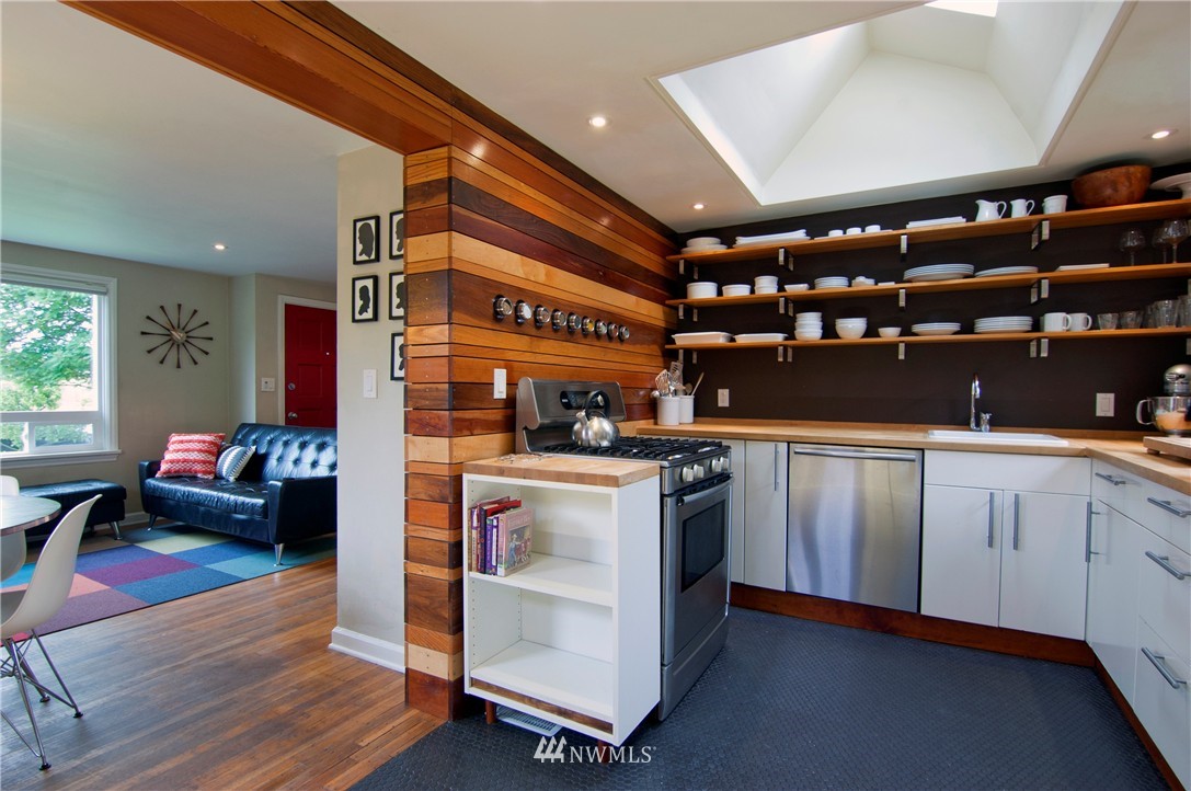 4111 37th Avenue Southwest Seattle, WA 98126 - Photo 5 of 19 Gallery Image 5