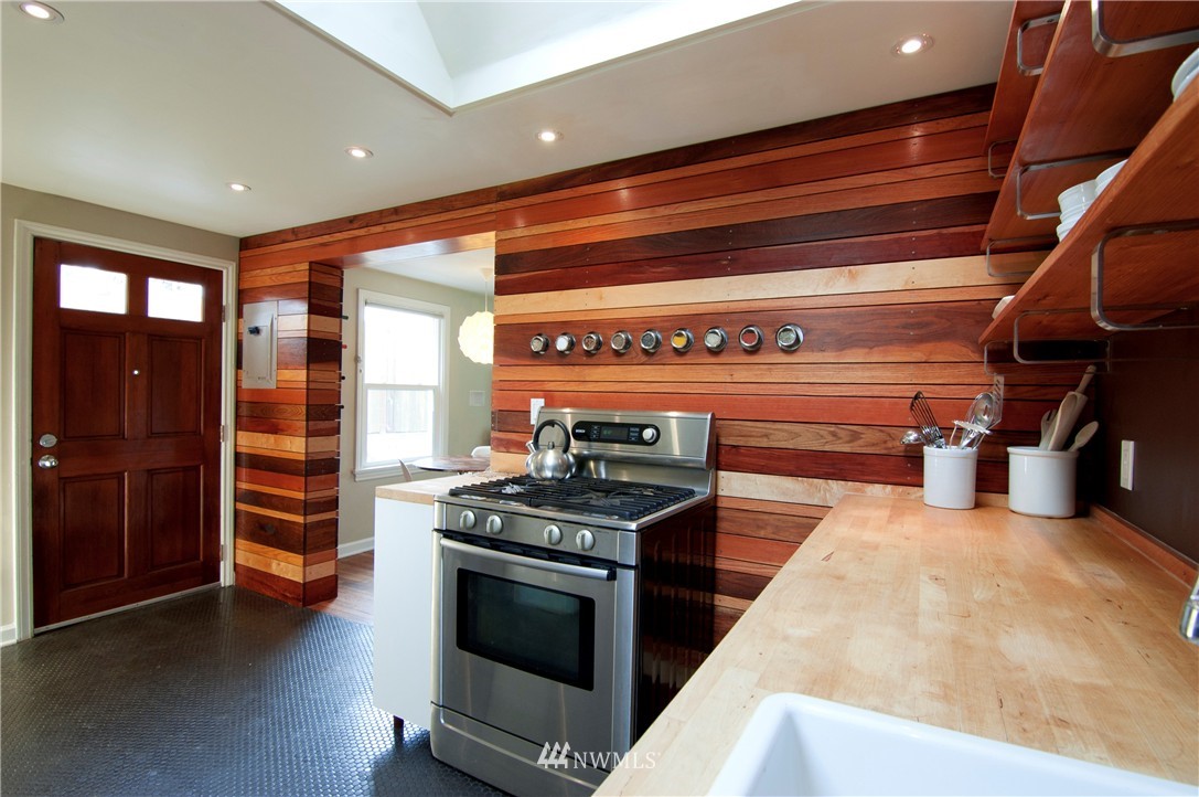 4111 37th Avenue Southwest Seattle, WA 98126 - Photo 7 of 19 Gallery Image 7