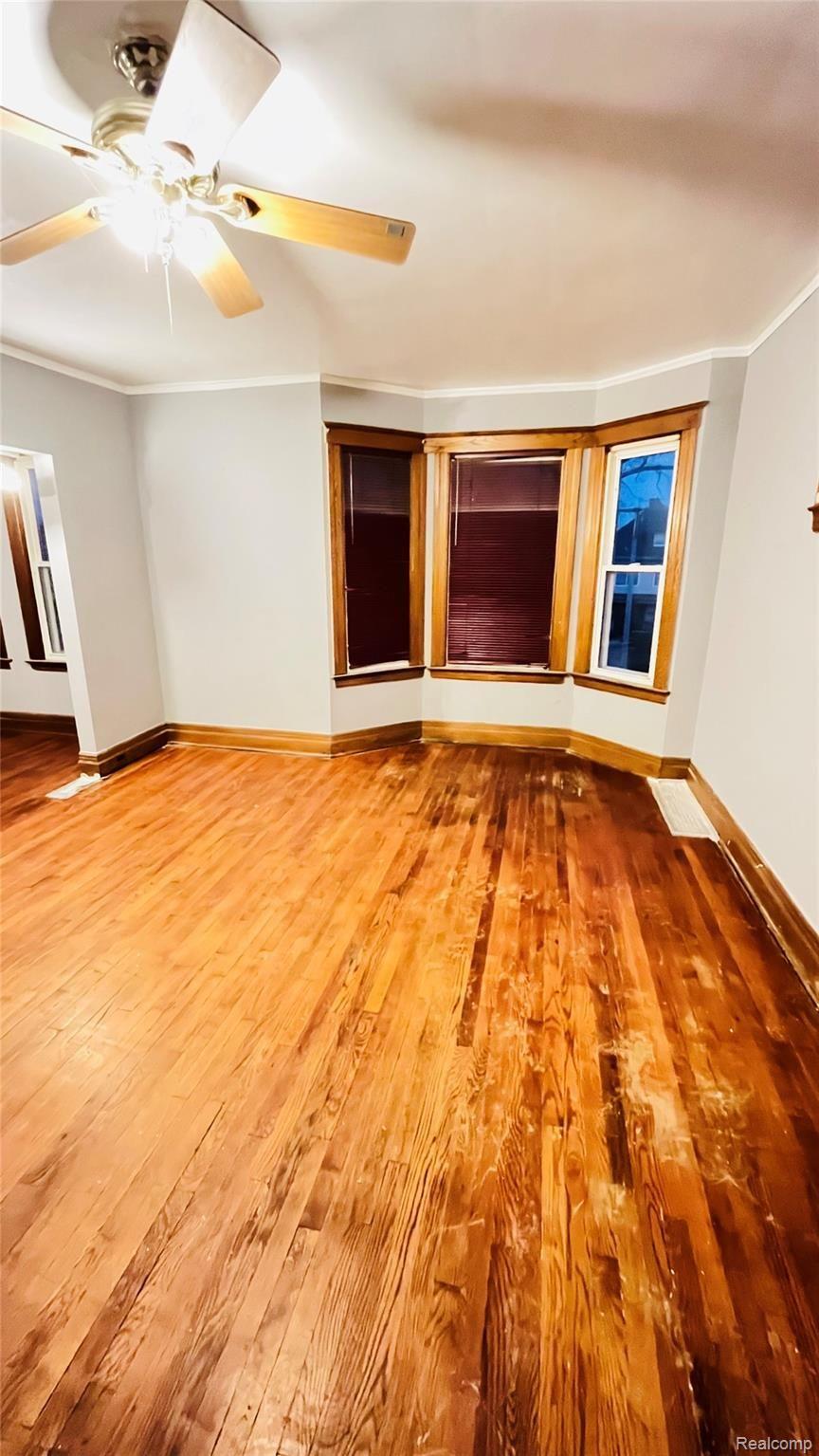 1515 Harding Street Detroit, MI 48214 - Photo 31 of 44 UPPER UNIT DINING ROOM