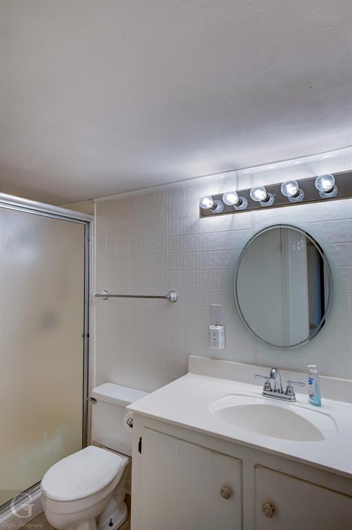 198 Main Street Doyline, LA 71023 - Photo 12 of 26 a bathroom with a sink toilet and mirror