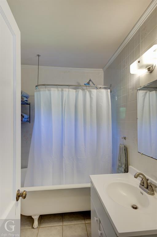 198 Main Street Doyline, LA 71023 - Photo 17 of 26 a bathroom with a sink and a mirror