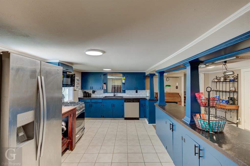 198 Main Street Doyline, LA 71023 - Photo 10 of 26 a kitchen with stainless steel appliances granite countertop a refrigerator and a stove