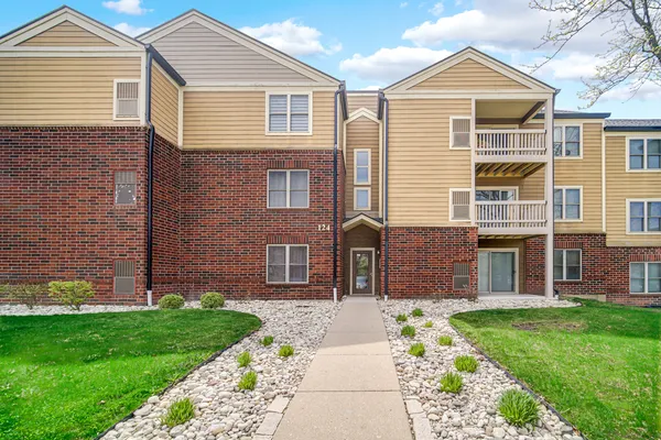 $2,350 | 124 Glengarry Drive, Unit 302, Bloomingdale, IL 60108