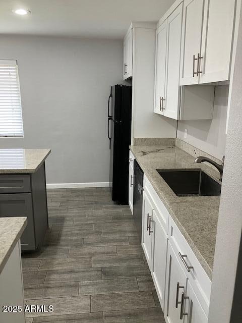 824 West Parkway Boulevard Tempe, AZ 85281 - Photo 14 of 28 a kitchen with a sink stove and cabinets