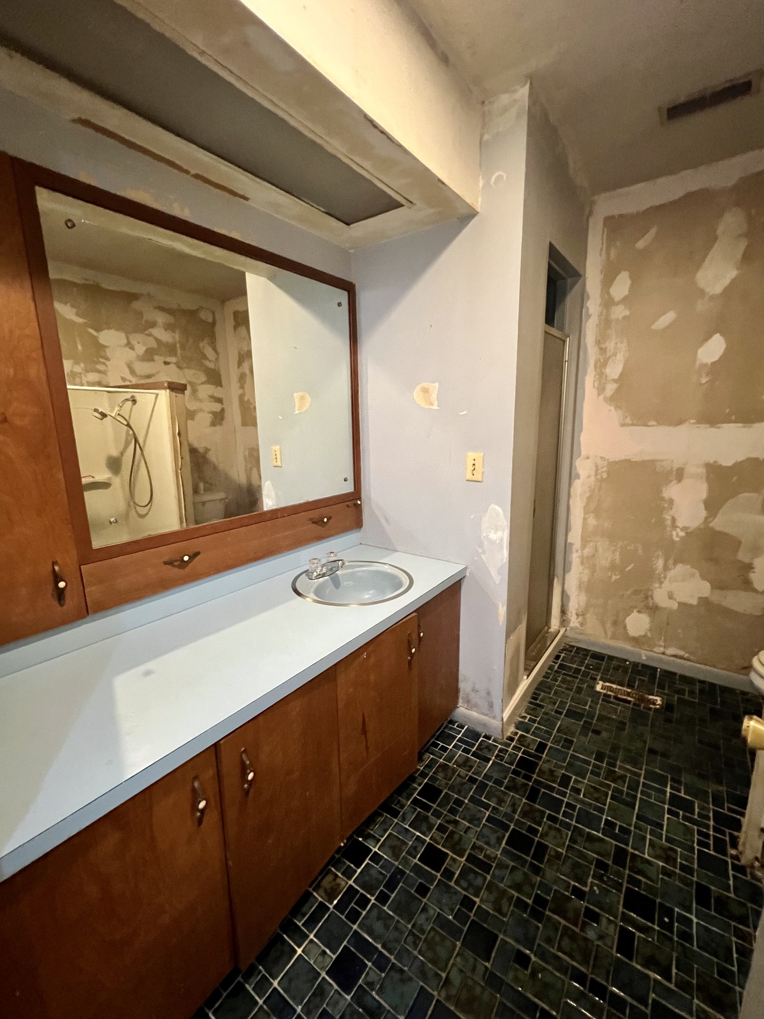 1097 Kennedy Road Manchester, TN 37355 - Photo 19 of 20 a bathroom with a sink and a mirror