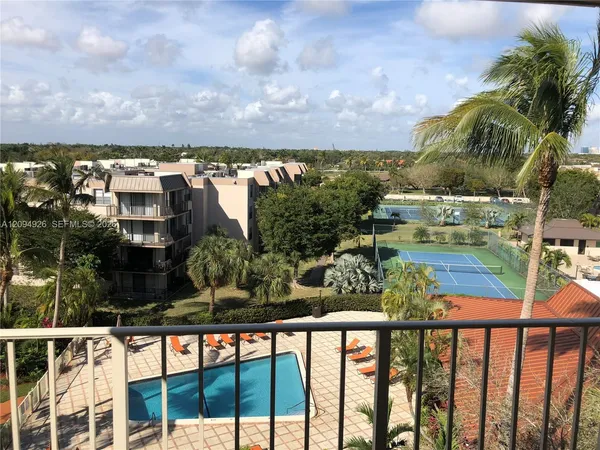 $250,000 | 13120 Southwest 92nd Avenue, Unit BPH13, Miami, FL 33176