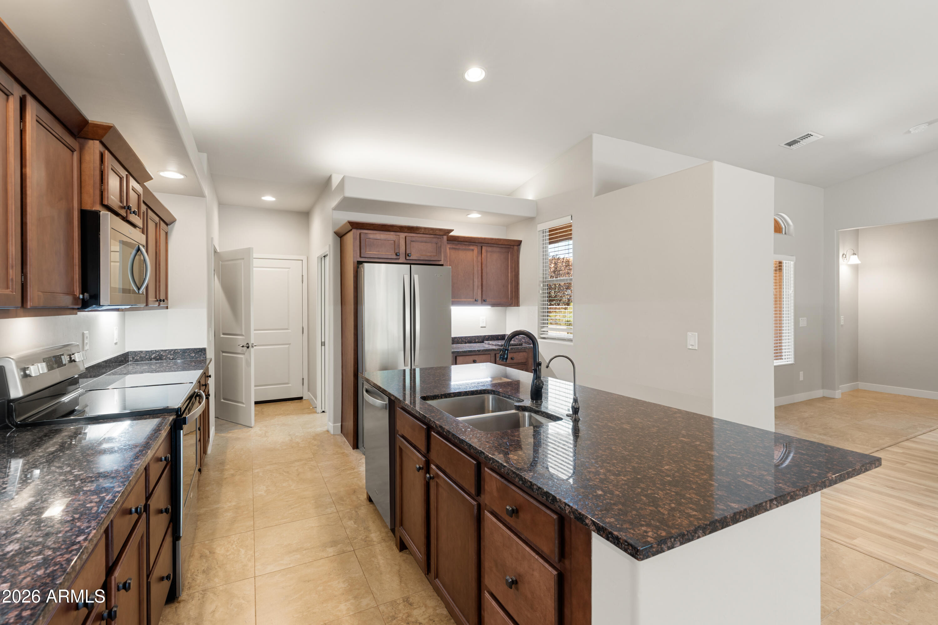 3925 East Ormand Cove Rimrock, AZ 86335 - Photo 9 of 43 10-Kitchen