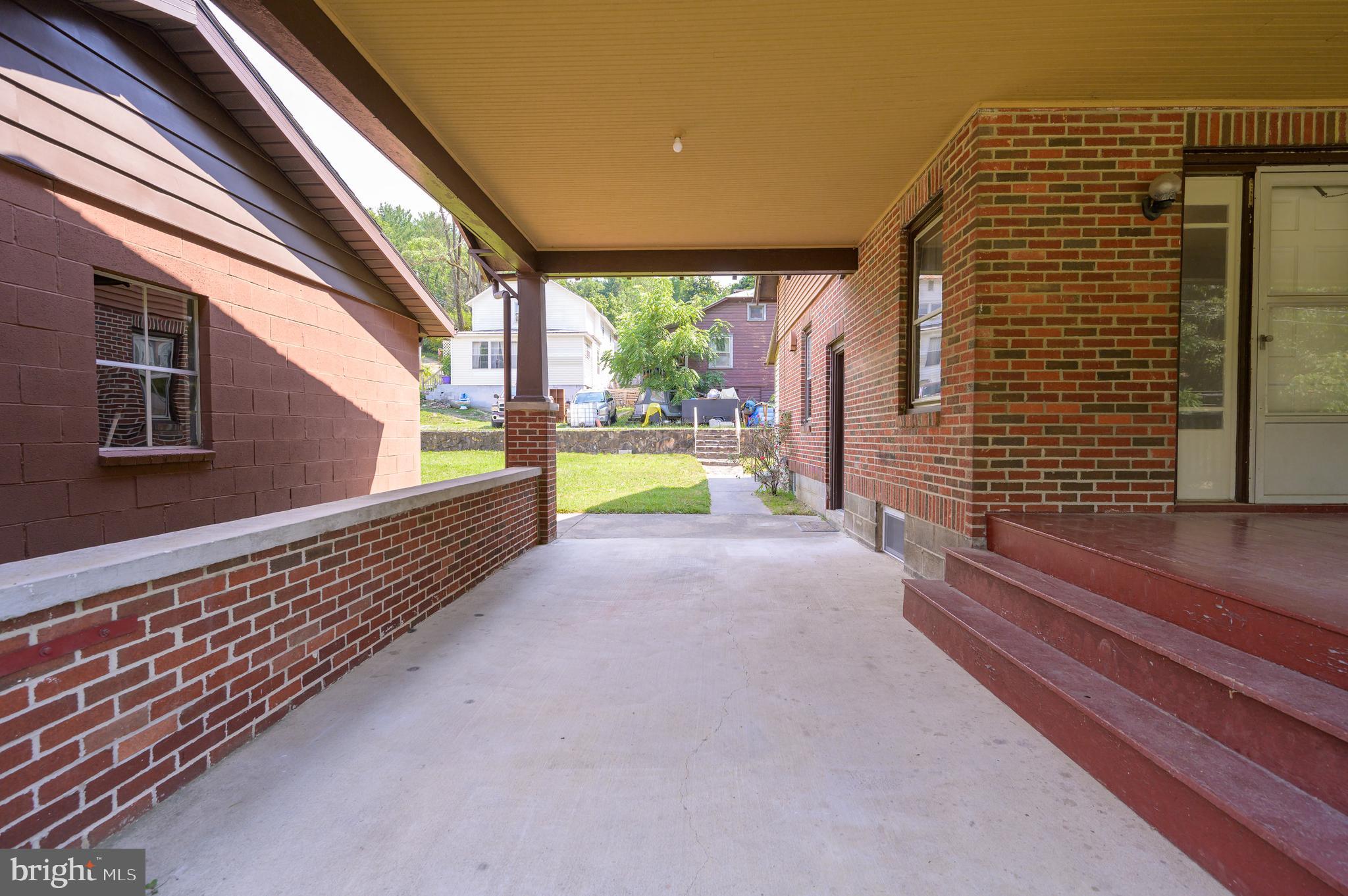 14 Peer Lane Berkeley Springs, WV 25411 - Photo 38 of 52 Breezeway