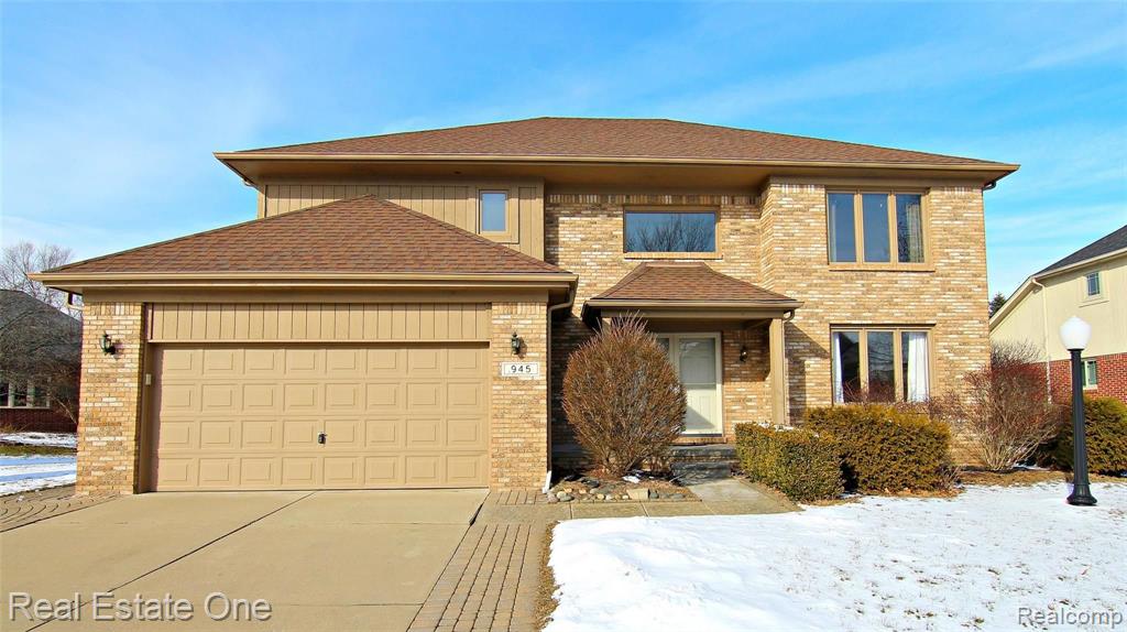 945 Maidstone Drive Rochester Hills, MI 48307 - Photo 1 of 25
