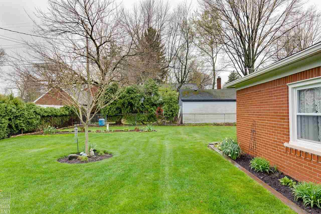 183 Ridgemont Road Grosse Pointe, MI 48236 - Photo 17 of 20 31288766-16.JPG