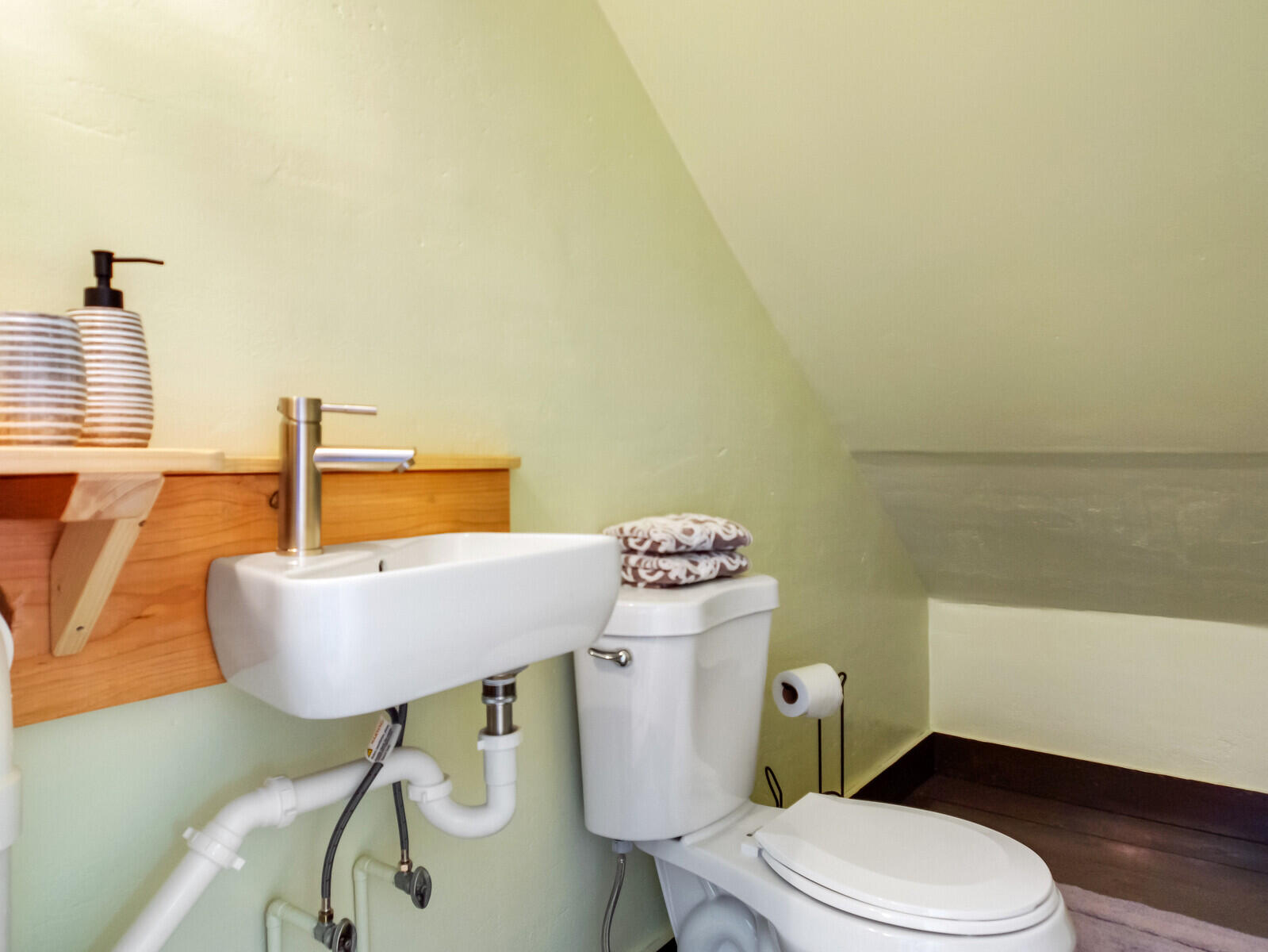 608 Winslow Road Albion, ME 04910 - Photo 37 of 78 2nd floor 1/2 bath
