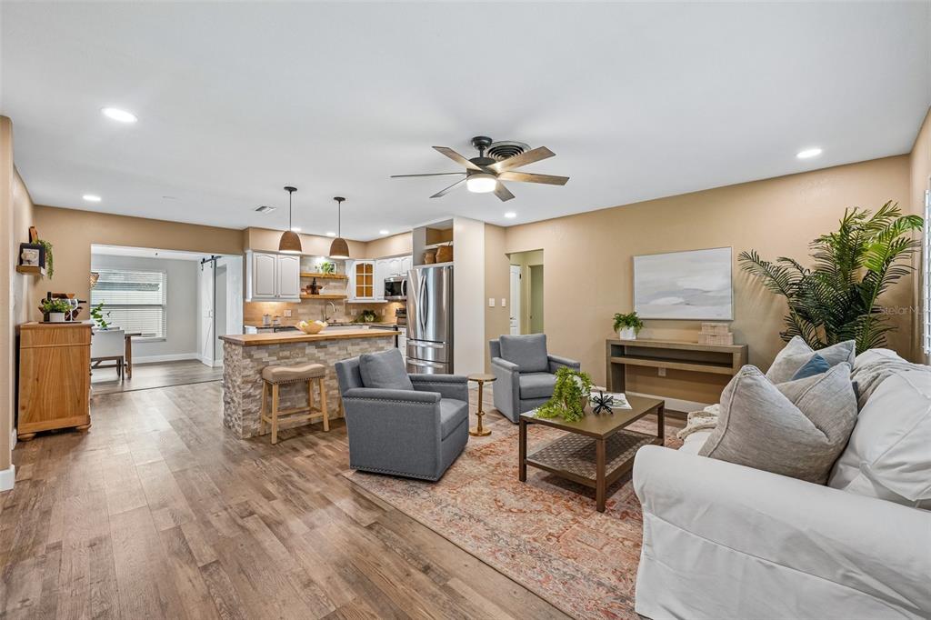 9725 48th Place North St. Petersburg, FL 33708 - Photo 3 of 51