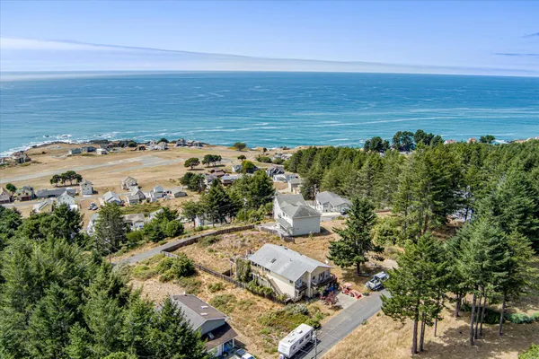 $60,000 | 26 Du Lard Road, Whitethorn, CA 95589