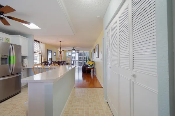 $1,900 | 2008 South Federal Highway, Unit 301, Boynton Beach, FL 33435