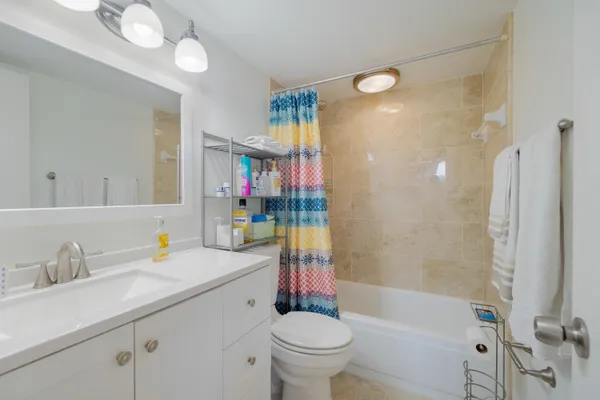 $1,900 | 2008 South Federal Highway, Unit 301, Boynton Beach, FL 33435