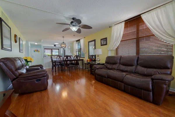 $1,900 | 2008 South Federal Highway, Unit 301, Boynton Beach, FL 33435