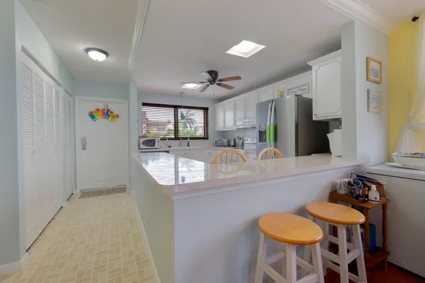 $1,900 | 2008 South Federal Highway, Unit 301, Boynton Beach, FL 33435