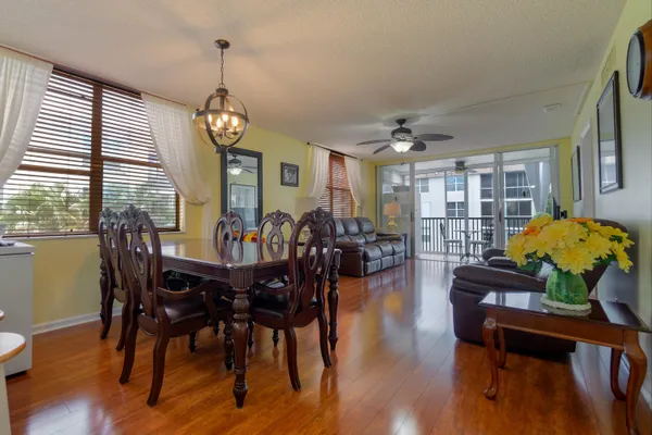 $1,900 | 2008 South Federal Highway, Unit 301, Boynton Beach, FL 33435