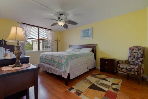 $1,900 | 2008 South Federal Highway, Unit 301, Boynton Beach, FL 33435