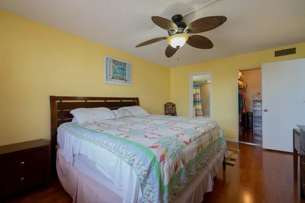 $1,900 | 2008 South Federal Highway, Unit 301, Boynton Beach, FL 33435