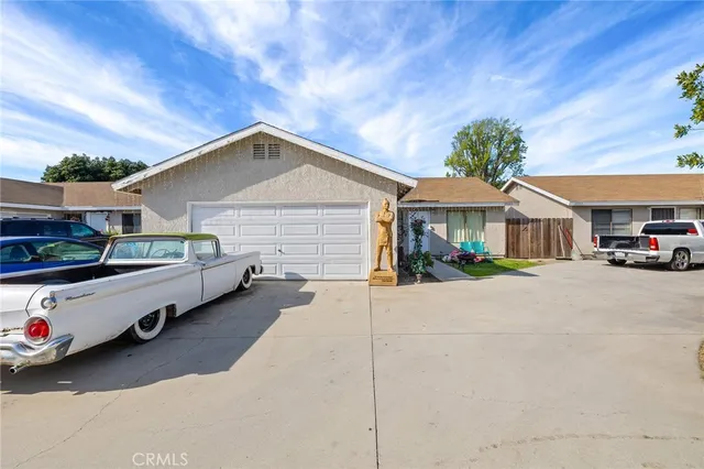 a view of a fountain in front of house