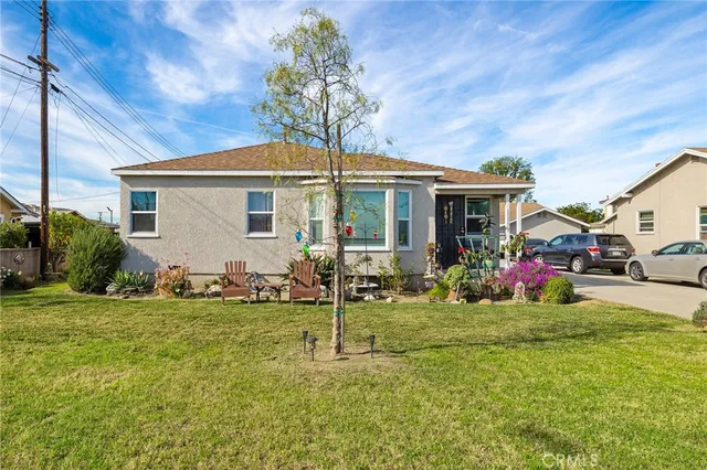 a view of outdoor space with yard and entertaining space
