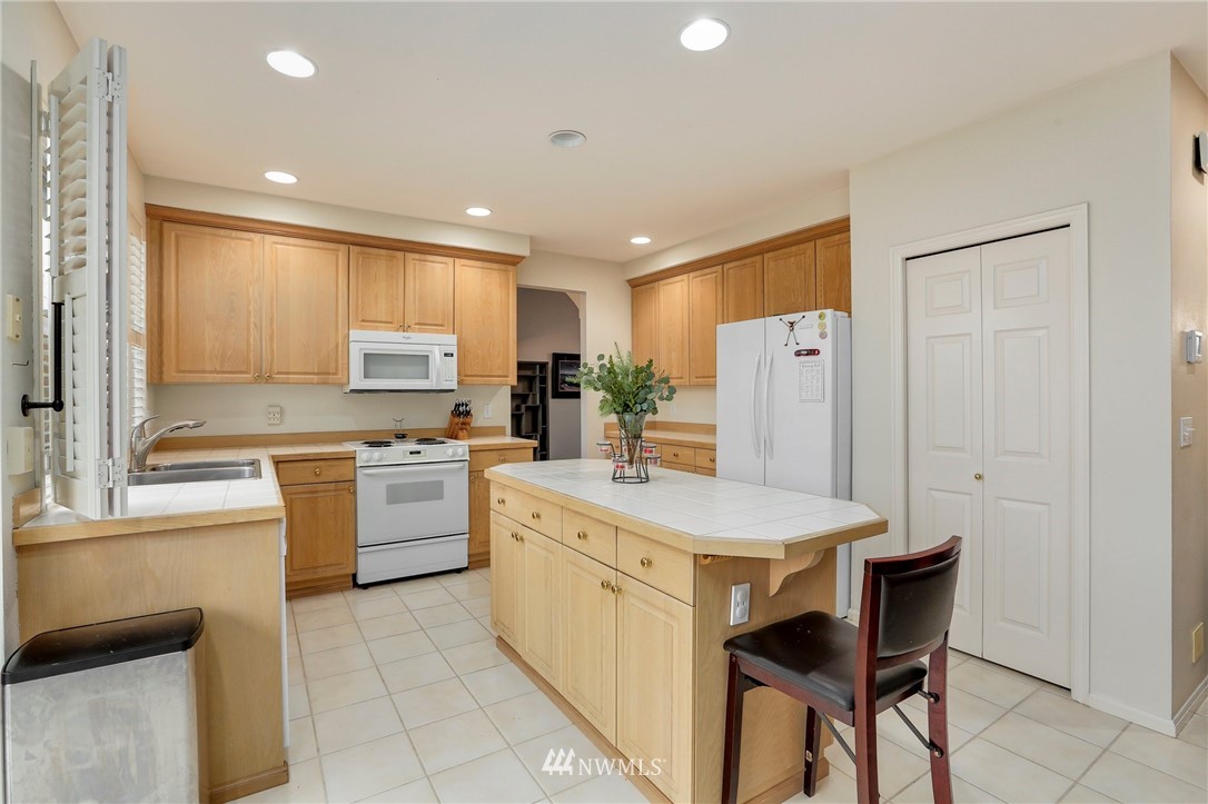 20224 29th Avenue Southeast Bothell, WA 98012 - Photo 9 of 38